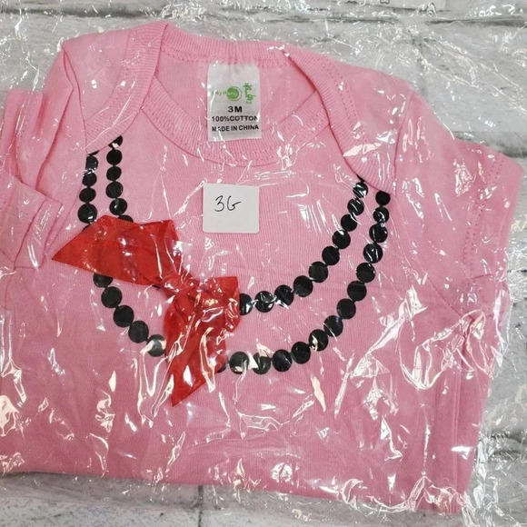 3M Girls Bodysuit Set, 6 pieces  Various 3m sizes. Baby Girls Basic Body Suits - Picture 5 of 8